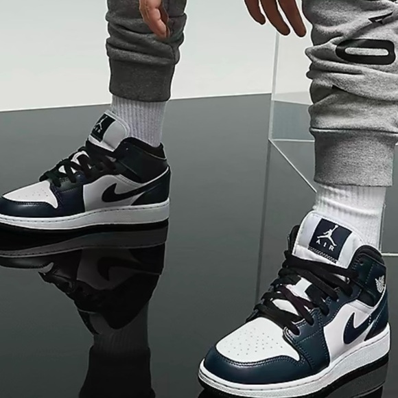 NIKE Air Jordan 1 Mid Armory Navy PRICE FIRM - Picture 2 of 14